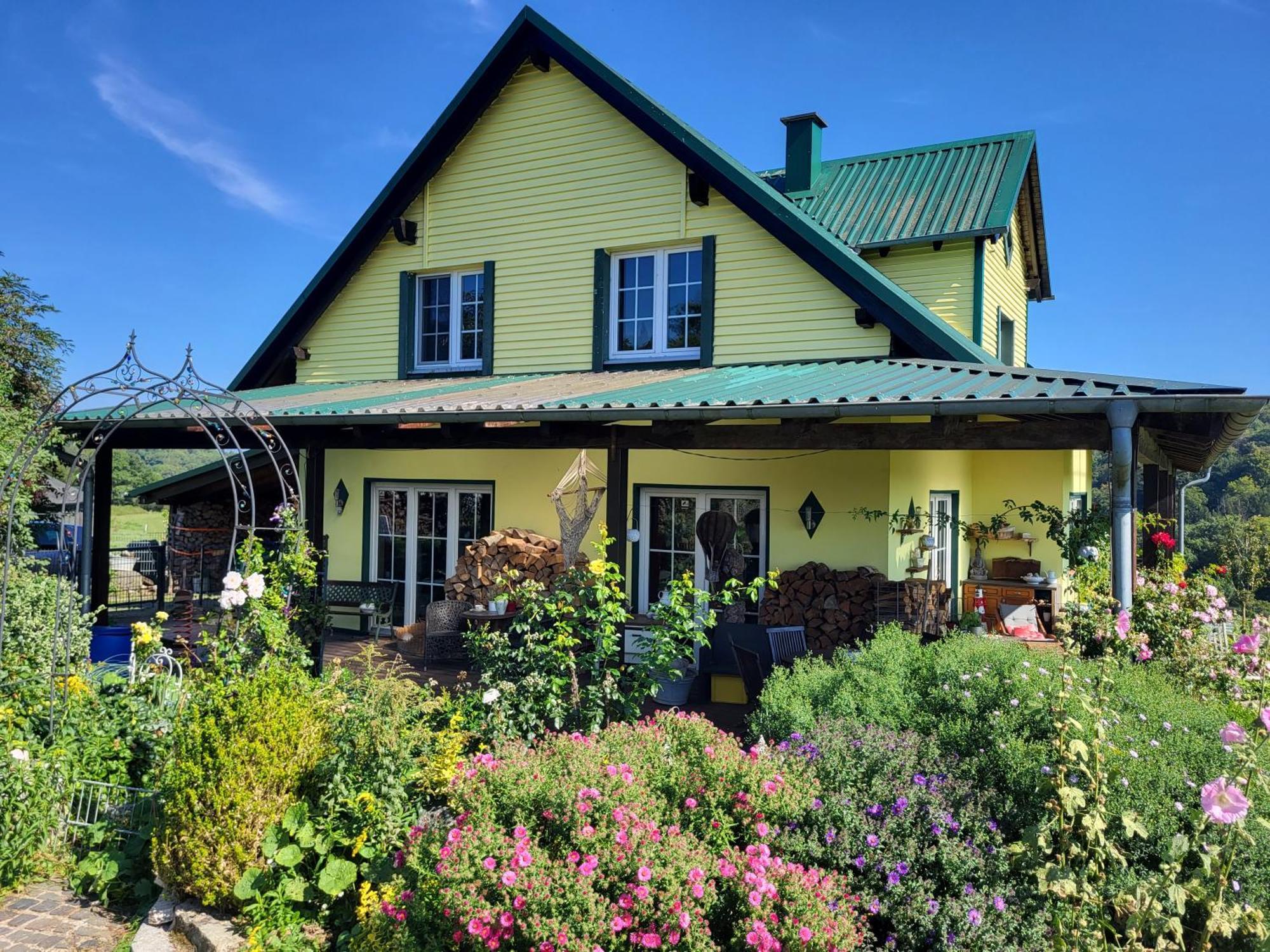Kleine Einzigartige Ferienwohnung Auf Dem Bauernhof, Direkt In Der Natur Mit Blick Auf Schloss Braunfels Kültér fotó